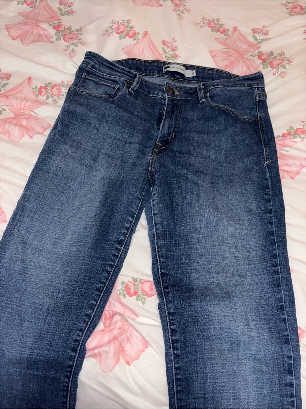 Levi’s Woman’s Dark Blue Mid-Rise Skinny Jeans